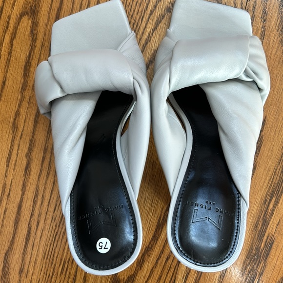 🆕MARC FISHER Womens Light Gray Dellian Square Toe Slip On Leather Heeled Sandal - Picture 7 of 10